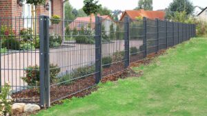 Montage de clôture à double barreaux : Guide DIY & conseils importants